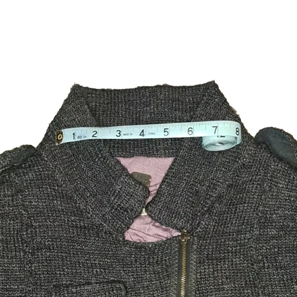 Free People We The People Cropped Grey Black Sweater Jacket Size Small B22#18 - Picture 8 of 11